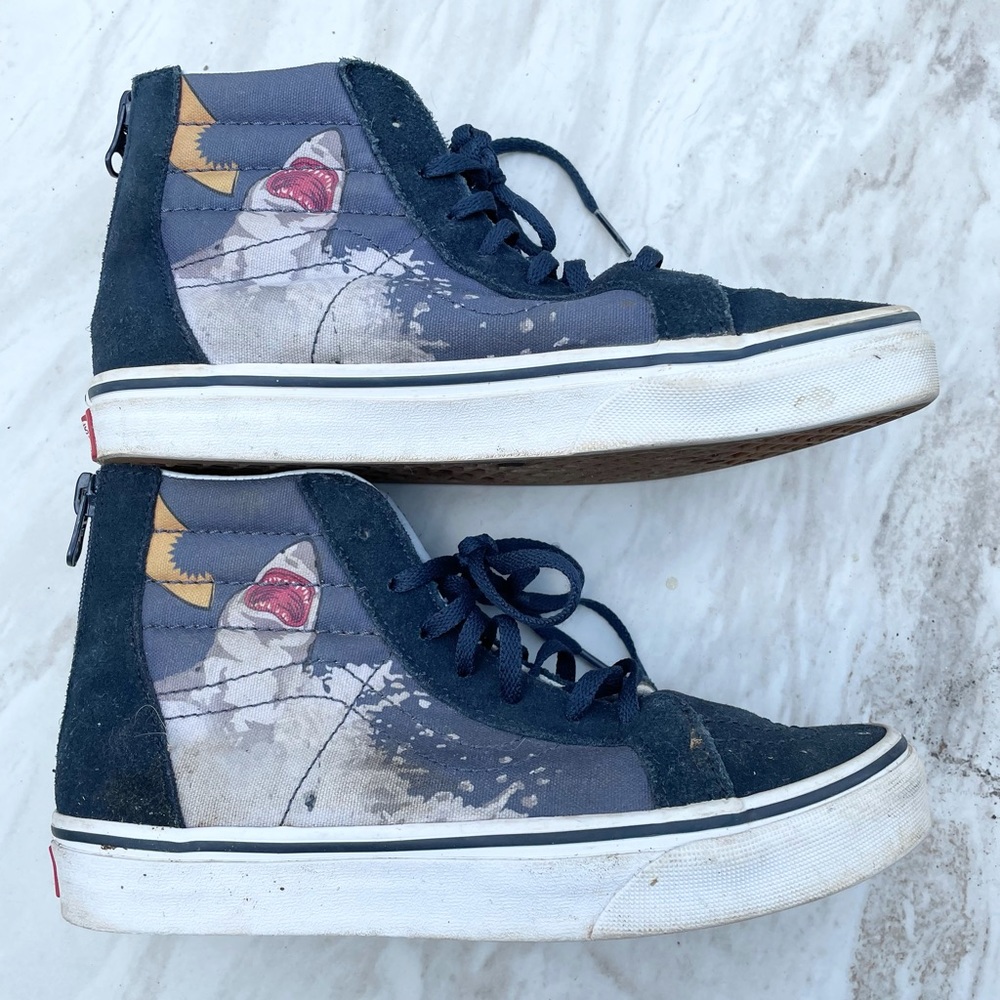 Boys hi top Shark Vans size 4.5